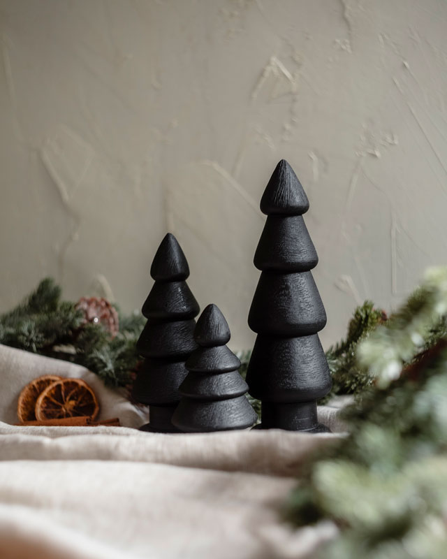 Árbol Cónico Negro de Madera de Mango