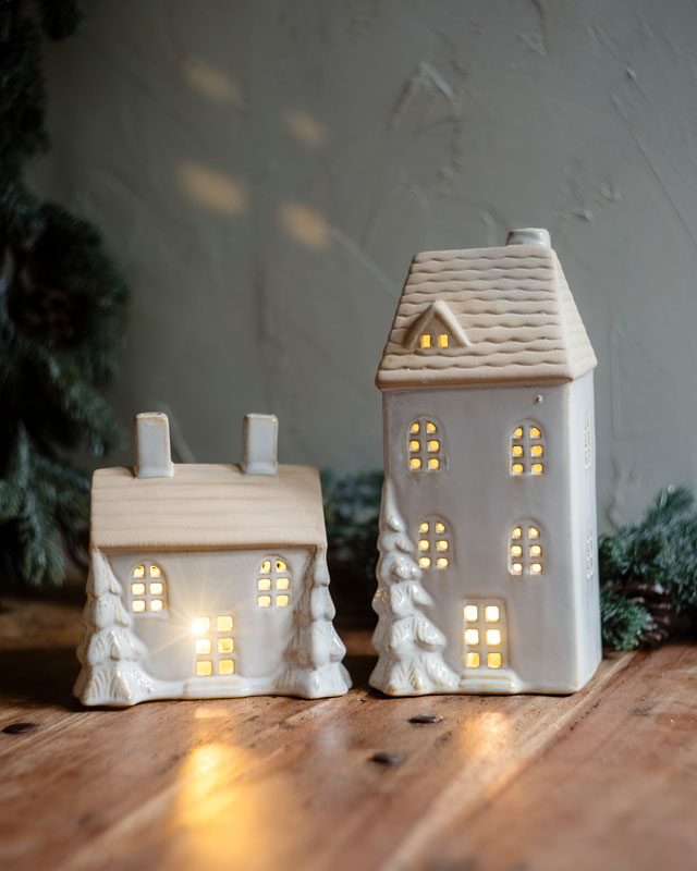 Casitas de Cerámica con Luz LED – Modelos Alto y Bajo