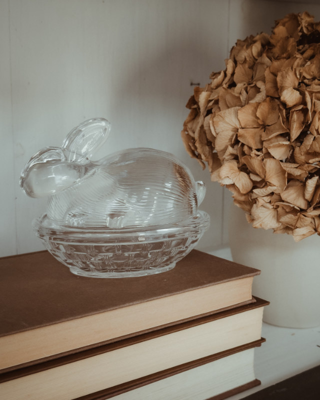 Bombonera de Cristal "Cestito de Conejo"