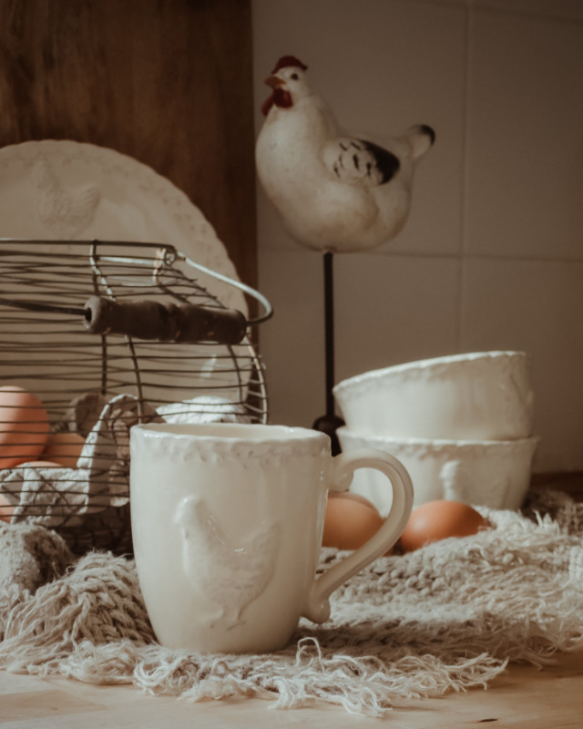 Taza de Cerámica Rústica "Farmhouse Chicken" - Color Beige (225 ml)