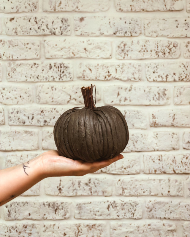 Calabaza de Papel Redonda en Crema y Carbón - Imagen 4
